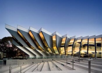 Architectural Education Faces Modern Challenges